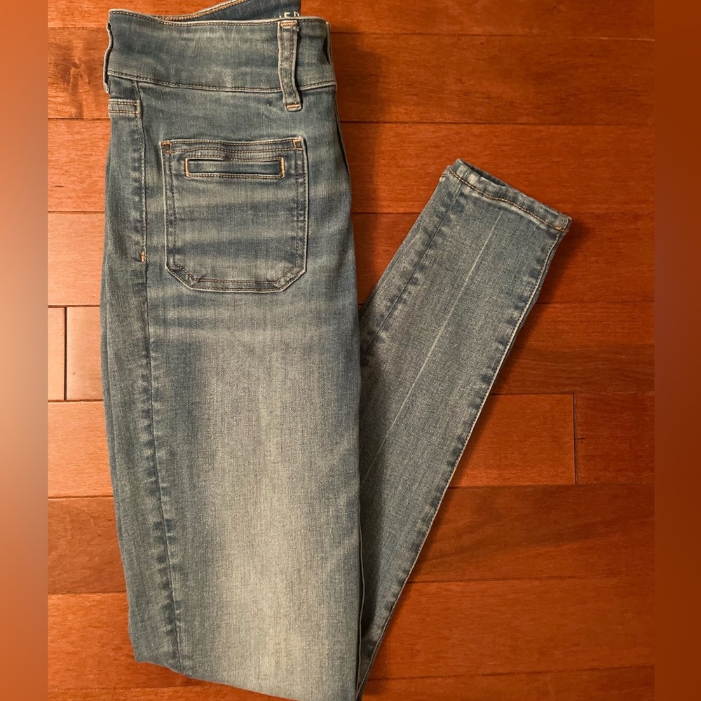 Women’s American Eagle High Rise Next Level Stretch Skinny Jeans. Size 4.